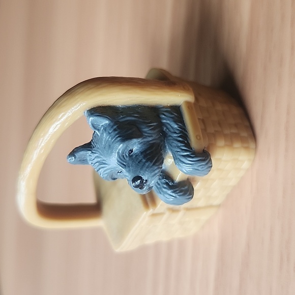 2008 McDonalds toy Madame Alexander Toto from Wizard of Oz in basket - Picture 2 of 6